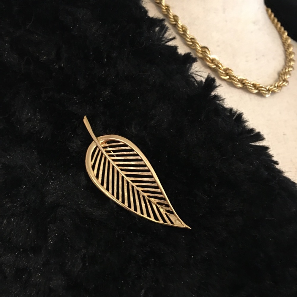 Vintage Monet gold tone leaf brooch pin signed